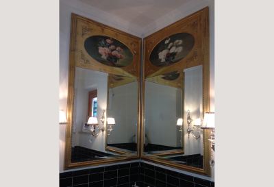 Cornice per specchiera con dipinti ad olio