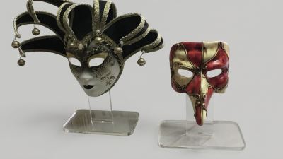 Supporto in plexiglass per maschera